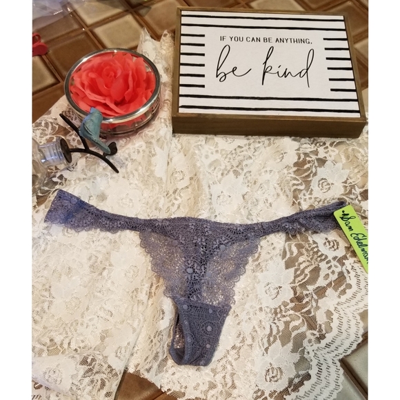 🆕️NWT Sam Edelman Flutter Lace Thong Panty - Picture 5 of 11